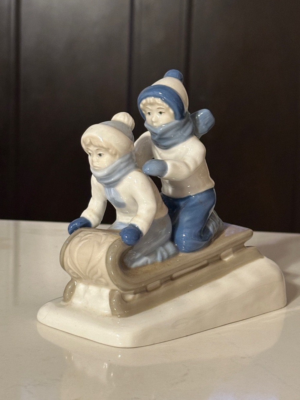 Paul Sebastian Porcelain Figurine Children Sledding 1992 Porcelana De Cuernavaca
